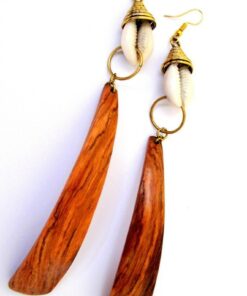 Bijoux africains-Boucles d'oreilles africaines-Coquille de Cowrie et longues boucles d'oreilles en bois