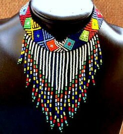 Collier de perles africaines et de perles d'eau africaine