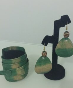 Parure: bracelet et boucles d'oreille en cuir