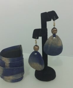 Parure: bracelet et boucles d'oreille en cuir