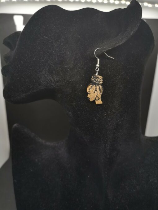 Boucles d'oreille en bois femme africaine