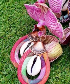 Boucles d'oreilles avec cauri et madras