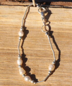 Bracelet fin en argent avec perles d'eau douce