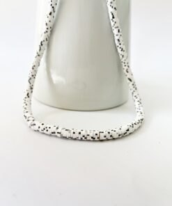 Collier blanc en perles argile douce
